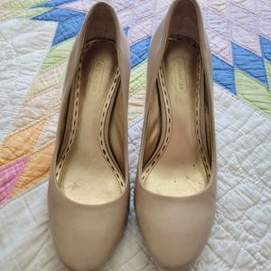 Coach Pumps